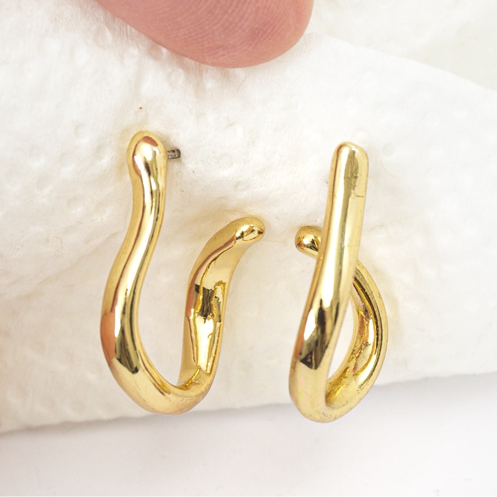 Gold tone hoop earrings post style minimalist classic